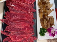 鲜现切嫩牛肉-螃牛记创意火锅