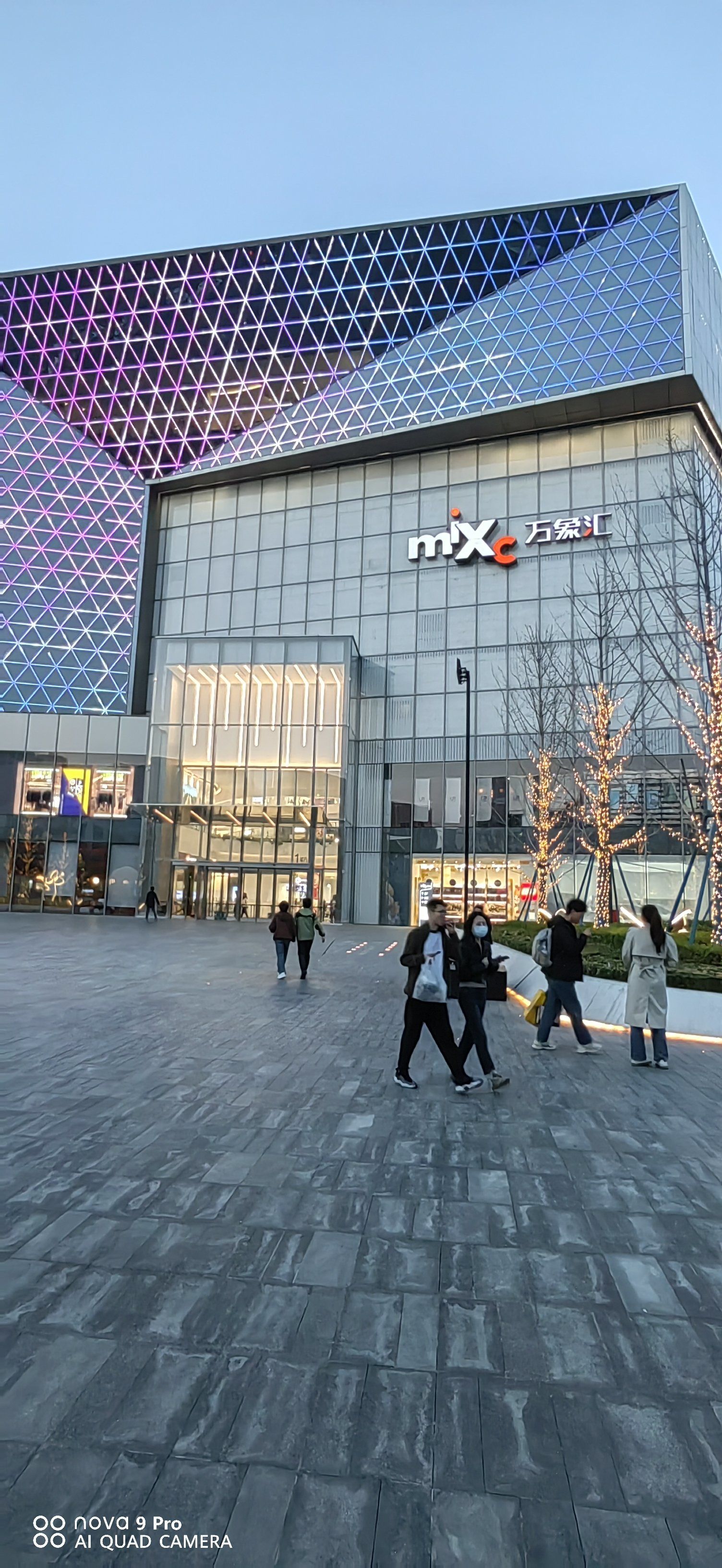 徒步一日游来到这家商场:万象汇