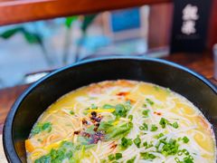 -银米·云南传统过桥米线(双廊黑金冠店)