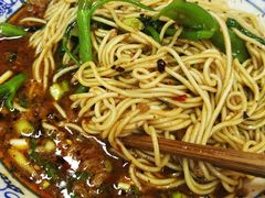 -渝之汇牛肉豌杂面