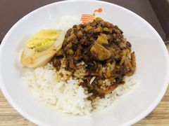 卤肉饭-罗莎蛋糕(魔法师司门口店)