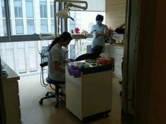 -瑞尔齿科(上海长风大悦城店)