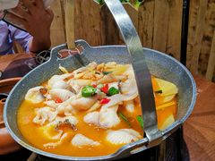 -老滇山寨•云南特色菜•地方菜•民族风情歌舞表演(金碧店)