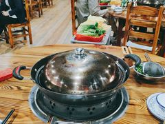 翻炒到变色盖上锅盖焖煮出汁-鹅来顺·顺德火焰醉鹅(天平架分店)