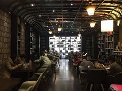 -钟书阁(松江泰晤士小镇店)