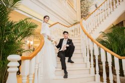 -现代经典婚纱摄影