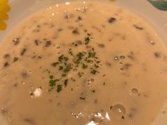 奶油蘑菇汤-萨莉亚意式餐厅(龙阳广场店)