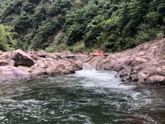 -安吉龙王山峡谷漂流