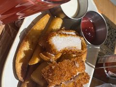 英式炸鱼配宽薯-HELLO 27 意面·沙拉·帕尼尼