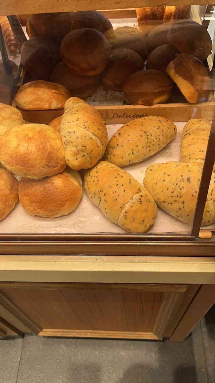 山崎面包(静安久光店)-"很喜欢这家面包店每次都在里面耗很长时.