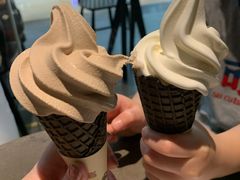 脆筒冰淇淋-喜茶(上海兴业太古汇店)