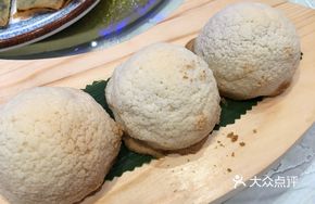Black Vinegar Crispy BBQ Pork Bao