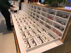 -MiRi眼镜连锁·蔡司·尼康控优点合作店(莘庄店)