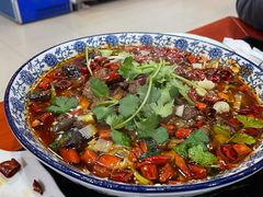 水煮牛肉-三江鱼东北特色铁锅炖(骆驼店)