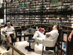 -钟书阁(群光广场店)