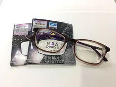 -杰伦眼镜·依视路·星趣控