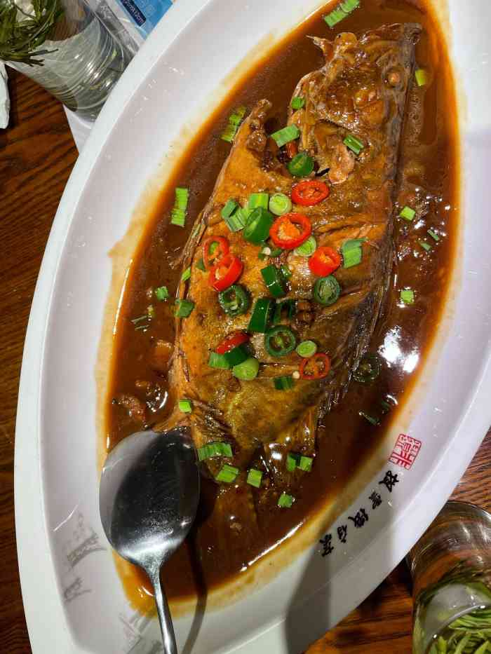 华山徽宴披云徽府菜-"服务极差.我先来的明明有更好的桌子,非不.