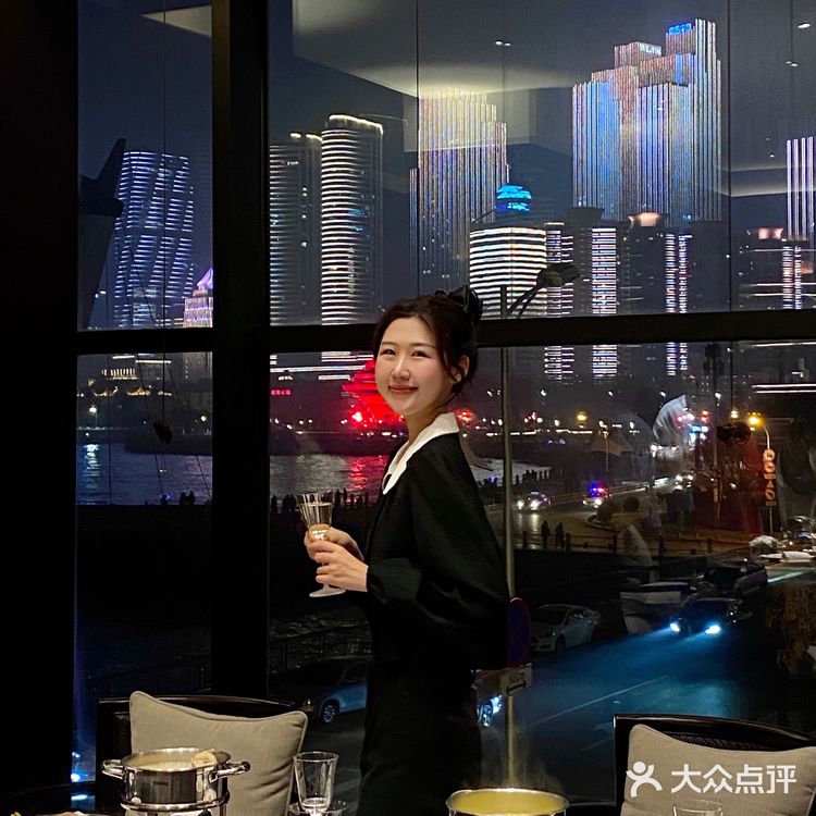 新年聚餐首选!看着五四广场灯光秀吃火锅好爽!