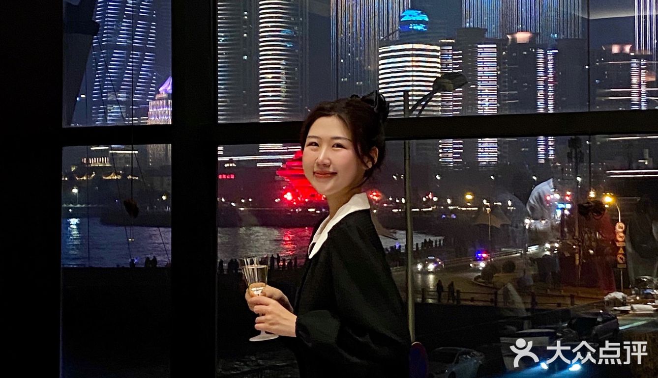 新年聚餐首选！看着五四广场灯光秀吃火锅好爽！   