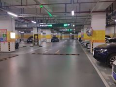 -虹桥天地-停车场