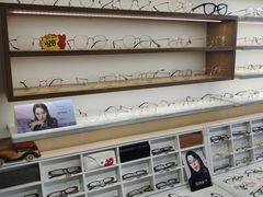 -视野联行眼镜·蔡司授权店(长白万象汇店)
