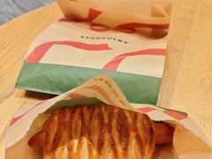 爆汁脆肠酥皮卷-星巴克(广州南站A18检票口楼上)