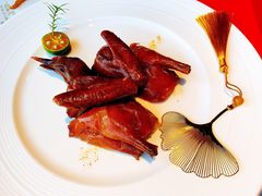 沙田玻璃乳鸽-馋遇江南·精致湖景雅宴(东方之门店)