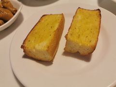 蒜香面包-爱丽丝牛排西餐厅(光谷步行街店)