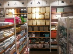 -名创优品(北京新中关购物中心地铁层店)