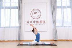 -亚太瑜伽普拉提学院