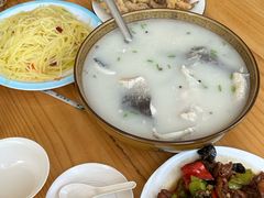 -美顺香食府鱼头老店(雪野湖店)