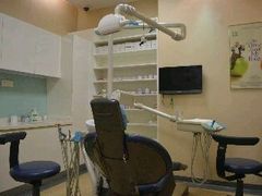 -瑞尔齿科(上海长风大悦城店)