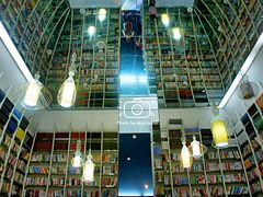 -钟书阁(松江泰晤士小镇店)