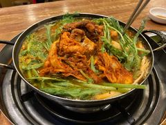 土豆排骨火锅-喇喇排骨火锅·传统韩式脊骨汤(望京西园总店)