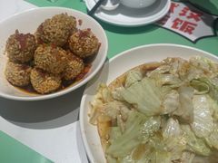 干锅手撕包菜-鑫小城故事·藕汤·家常菜(台北一路总店)