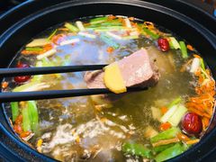 -陆记牛庄·碳锅龙虾烧烤(爱上花园店)