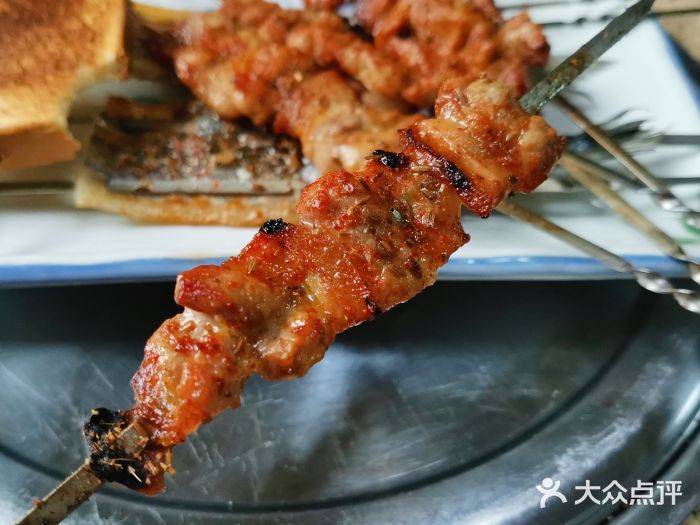 交运海鲜烧烤大院烤五花肉图片