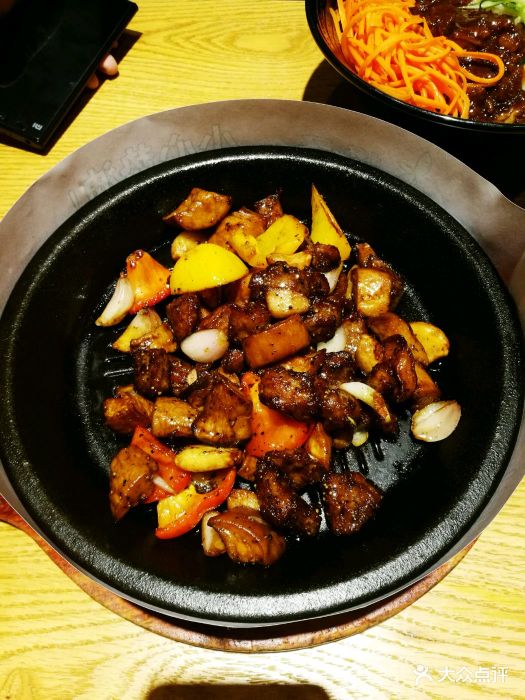 铁板黑椒牛肉粒