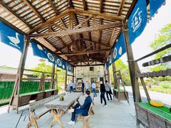 -田园东方蜜桃村的田野营地