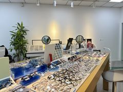 -天空之镜眼镜店蔡司依视路配镜授权零售店(望京颐堤港店)