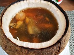 椰子炖竹丝鸡-香山家宴