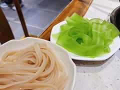 苕粉-肖肖酸萝卜鱼火锅(总店)