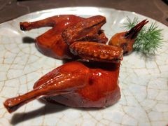 脆皮妙龄乳鸽-新荣记(BFC外滩金融中心店)