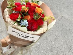 -何兮花店·气球派对鲜花店(马桥银春路万科城店)