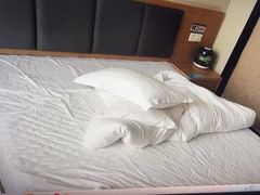 -吾遇酒店(深圳火车站罗湖口岸店)