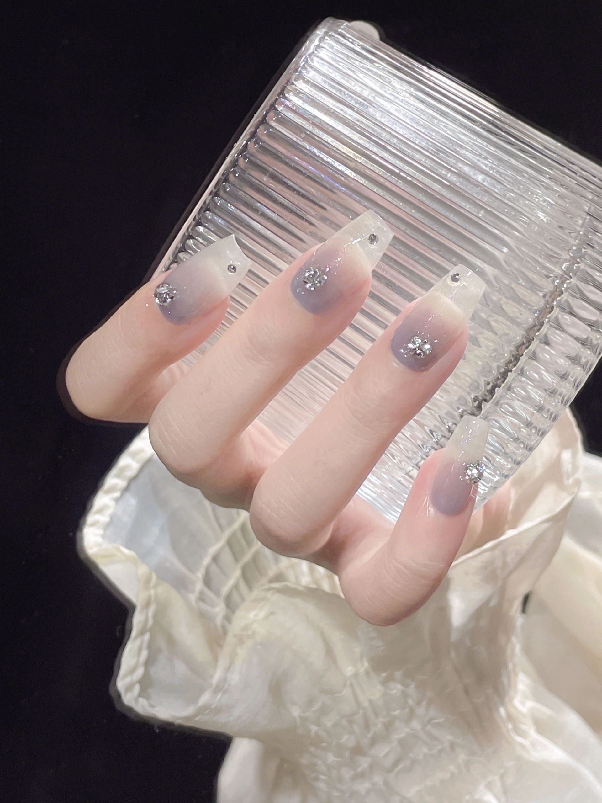 黄皮也显白的雾霾蓝渐变美甲97