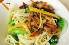 Young Ginger Stir-Fried Duck Noodles