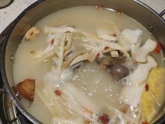 -三人行骨头王火锅(长寿店)