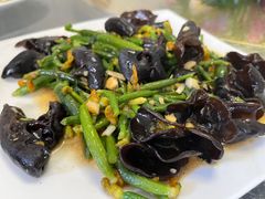 木耳小黄瓜-颐和海鲜饺子