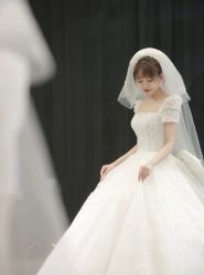 -莫小姐婚纱